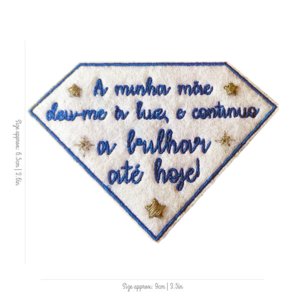 Bling! Handmade, A minha mãe deu-me à luz, e continuo a brilhar até hoje, Patch, father day, best dad, mother, ribon, mothers day, best mom, colest, sarcasm, self love, kind, perfect, motivation, hope, co-worker, Patches, Embroidered, Embroidery, Bordados, Handmade, Emblems, Emblema, Applique, Pin, Badges, Uniform, Hat, Backpack, Clothing, Clothes, Velcro, Jackets, Gifts, Jeans